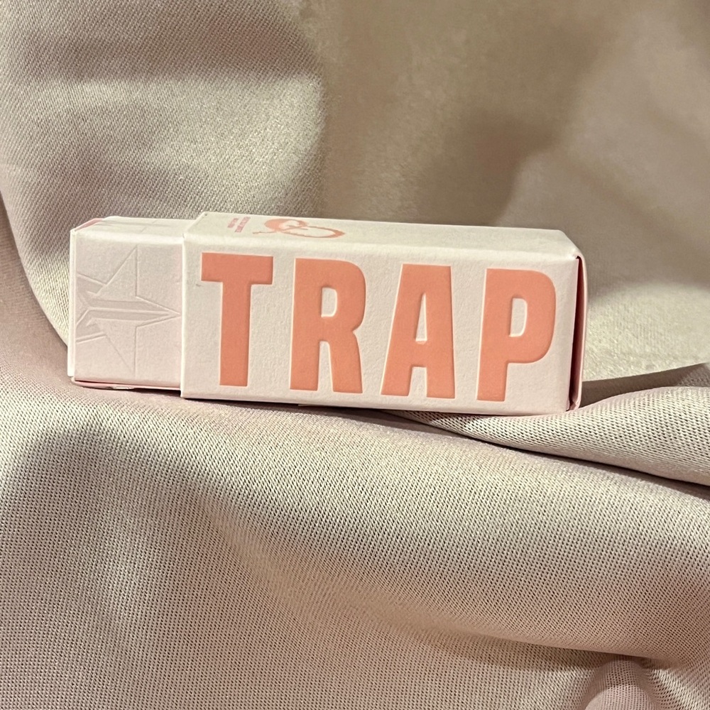 NWT Jeffree Star Velvet Trap Lipstick color Grave Digger BRAND NEW